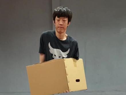 #张国伟 这个纸箱人物消失术教程来啦#人物消失术 #安小轩剪辑教程