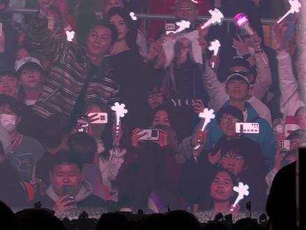 跑男家族友谊长存!这次晨哥不再是一个人来看演唱会了,带了一大家子人!在现场听到中文莫名还有点感动呢
#idle #宋雨琦 #白鹿 #范丞丞 #奔跑吧