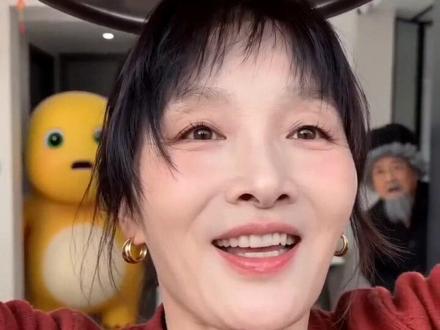 @奶龙 #AI奶龙的新年拜年记 #随变ai随便玩 #ai合拍也太好玩了吧