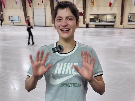 退役三年重返赛场,逆风翻盘,闯进世锦赛? 她是 Nargiz Suleymanova,曾是一名花滑天才少女。
却在三年前黯然退役,离开冰场。
但她没有放弃梦想。
一年前,她重返冰场,加入了加拿大蟋蟀俱乐部,并且每周坚持4-5天到The Rotation Room训练。
从零重建体能、技术、心理,
不到八个月,她不仅重新站上赛场,
更一举拿下欧洲锦标赛和世界锦标赛的资格!🏆
她的回归,不是奇迹,是科学化训练的力量!
👉 The Rotation Room,不靠运气,只靠数据与坚持。
👉 每一跳、每一转,都有据可依。
📍从退役选手到国家队代表,Nargiz的故事,是对科学训练最好的证明。
你,也可以做到!
#TRR花滑旋转跳跃专训 #加拿大TheRotationRoom #花样滑冰 #花样滑冰跳跃 #花样滑冰旋转