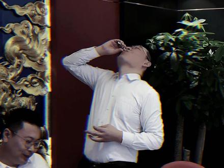 关键时刻要学会给自己解围!#敬酒 #高情啇 #三颗葱 @潘潘的攀攀