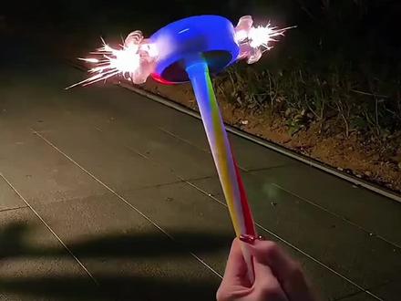 新年好礼萌趣火花陀螺遥控火花旋转仙女棒手持魔仙棒儿童发光玩具#烟花秀 #热门#年味