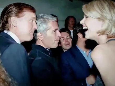 特朗普后悔了,阻止继续曝光爱泼斯坦案,牵连到第一夫人梅拉尼娅的过往历史。#梅拉尼娅 #爱泼斯坦案 #克林顿 #特朗普 #萝莉岛事件震惊全球