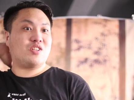 双面绣九尾狐,我可以告诉你我是霸气的男狐#刺绣 #团扇 #文化修炼营 #九尾狐 @抖音小助手