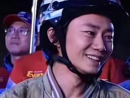 张雪家庭现状,奶奶和父亲已去世,儿子也是赛车手,有望拍成电影 张雪家庭现状,奶奶和父亲已去世,儿子也是赛车手,有望拍成电影