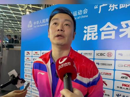 上海U18女排收获银牌 主教练陈嘉豪:祝福师傅沈富麟 全运会U18女排决赛,上海队0比3不敌江苏队,获得银牌。有意思的是,对方教练沈富麟是上海队教练陈嘉豪的恩师,赛后,陈教练也向这位老前辈送上了祝福。#十五运会 #女排