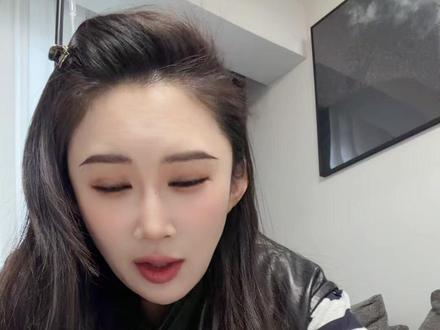 女生生理期真的离不开专用内衣洗!袋鼠妈妈这款 600ml 大容量,我自己空瓶好几瓶,全家都在用,高频刚需消耗快,囤少了真不够用!专门针对血渍、黄渍设计,轻轻一搓就能洗干净,温和配方不伤衣料,洗完柔软不发硬。按压泵头干净卫生,清香好闻不刺鼻,日常贴身衣物清洁更安心。家家户户都需要的刚需好物,别等到急用才补货!库存有限,趁划算直接多囤两瓶,用着方便又省心!#袋鼠妈妈 #内衣洗衣液 #内裤清洗液 #女生必备好物 #居家清洁好物