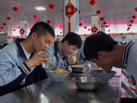 沁阳一中北餐厅快闪活动现场