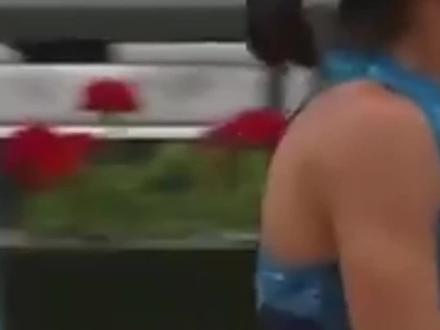 令人心疼!张帅遭遇不公判罚做出退赛决定!#张帅退赛 #网球 #张帅说球员被欺负只能忍