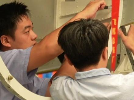 【战鹰解码·教-10】首次!这条飞机生产线终于公开了!#抗战胜利80周年 #我们的胜利 #媒体精选计划