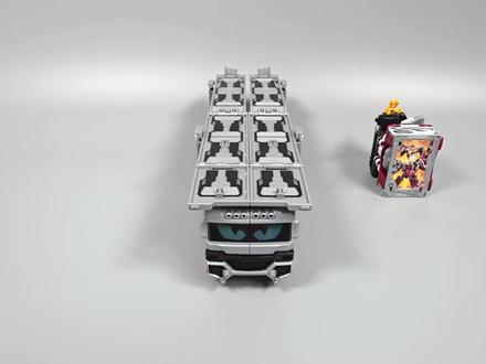 炫卡斗士W 荒原银卫 变形玩具展示