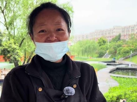 好多网友看到山东煎饼果子,以为煎饼阿姨是山东人,其实不是哦~阿姨有个山东师傅,她学会之后两年才敢开店呢#后湖煎饼也是吃上了 #后湖夜市#煎饼果子 #长沙#煎饼阿姨