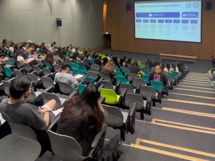 开学前的迎新会
#新加坡 #课堂实录 #出国留学 #新加坡留学 @新加坡PSB升博君