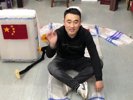 有朋友问航天服怎么做的,补发一个手工制作航天服。
六一儿童节可以给孩子做一个,表演航天类的儿童节目。#手工制作航天服 #爸爸带娃 @DOU+小助手 #手工 #六一儿童节演出服制作 #这艺术很浪漫#六一儿童节礼物