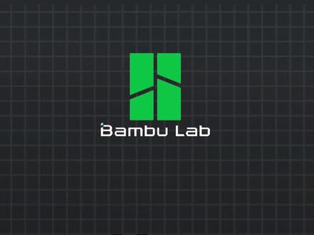 拓竹2D开箱安装教程 拓竹2D开箱安装教程【拓竹H2D开箱安装全记录】从开箱到首打,一台大尺寸双喷头3D打印机的诞生!📦
开箱那一刻就被H2D的工业质感惊艳到了!金属灰磨砂机身+玻璃上盖,颜值在线。安装其实比想象中简单:先拆掉所有红色箭头标注的运输螺丝,装上料架和屏幕,再把AMS自动供料系统通过特氟龙管连接打印机。
特别提醒:一定要记得撕掉热床保护膜,并取下热床下方的固定泡沫,这是成功打印的关键!通电后机器会自动调平校准,看着热床缓缓升起,科技感拉满✨
首次打印选择了内置的刮刀模型,双喷头同步工作的效率真的震撼——右边喷头精细度尤其出色。虽然外挂料盘时阻力稍大,但配合AMS多色打印效果非常流畅。
如果你也是进阶玩家,这台300mm+大尺寸、支持双AMS联动的H2D绝对值得体验!详细安装技巧看视频↓
#3D打印 #拓竹H2D #开箱测评 #科技好物 #西安3D打印