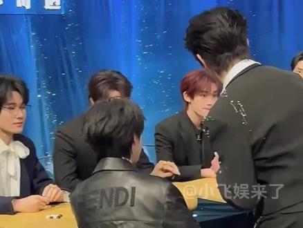 穆祉丞马上入职时代刘峻、时代宋峻、时代张峻
#时代少年团#穆祉丞#搞笑#时代峰峻#内娱