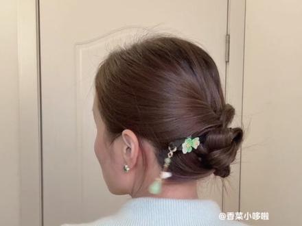 古风发型之发簪盘发|中短发简单汉服造型
手残党新年穿汉服备选发型~
#中短发发型 #发簪盘发 #发型教程 #汉服发型 #古风发型 @DOU+上热门