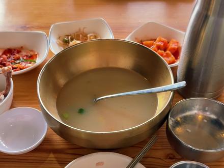 只有烤肉辣白菜?首尔马拉松赛前充碳咱不慌~ 昨晚找了一小时最后吃麦当劳那一刻,是有些郁闷的…马拉松赛前不宜胡吃海塞。可就想吃口优质碳水怎么那么难?
#马拉松 #首尔马拉松 #马拉松赛前准备 #跑过留声 #成为心中的巨人