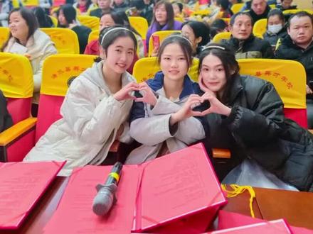 鲜花,掌声,祝福,成人礼……