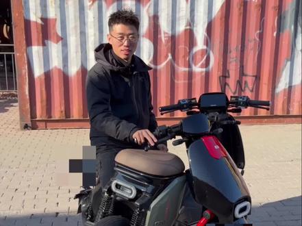 极核EZ2i新国标电动自行车 拍完这个车说实话,这跟多年前我印象里的电自完全不是一个东西,从新出发#极核EZ2i #ZEEHO极核 #新国标电动车