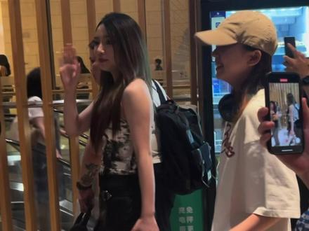 小林探班小苏演出下班
#苏芮琪 #林辰涵