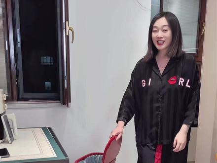 想推哪用就推哪用的垃圾桶,扔垃圾不用弯腰,太实用了!#垃圾桶 #大容量垃圾桶 #滑轮垃圾桶