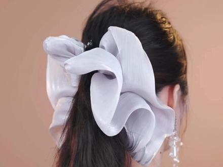 拜托小姐系列香蕉夹 随手一盘少女感拉满,超级气质甜美#香蕉夹 #发饰的氛围感戴法 #发饰头饰真的很加分 #发型教程 #美出高级感