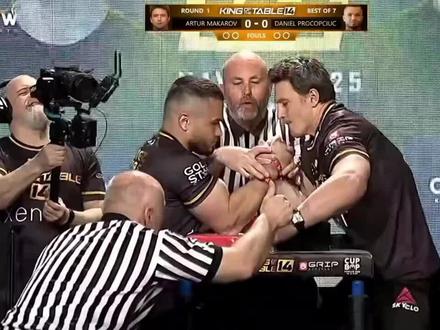 75公斤右手对决,丹尼尔vs马卡洛夫#斗腕