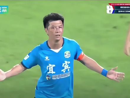 川超决赛第十一轮宜宾vs德阳客场队补时阶段,本来都准备好接受0:1的结果了,没想到还有惊喜,又是一次绝平,激动的手都拍红了😭😭😭
但能看出来,德阳队有一点难受,补时阶段被绝平,被罚了主力黄牌下场停赛,下场还要打成都,但是希望大家都不要放弃!一起加油!#川超决赛 #宜宾 #德阳 #足球 #裁判