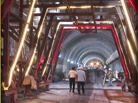 隧道禁区里的工程老鼻山隧道#隧道工程 #隧道#成昆铁路#中国基建