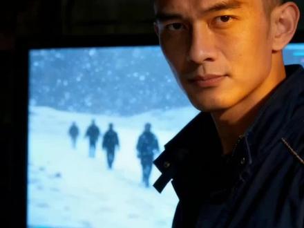 极寒纪:我和败家小叔的断亲清单 #末世 #重生 #复仇 #动漫解说 #ai短剧
前世,亲生父亲为换供暖名额,亲手喂我毒酒,将我送给管事者肆意凌虐;小叔厉骁为护我周旋,最终在零下八十度的寒流中化作血色冰雕。
重生回到极寒降临前三十天,我彻底黑化!
断绝亲缘、暴力套现、搬空超市,将荒废冷库改造成神级地质堡垒。当全球气温骤降至零下一百度,世界沦为冰封炼狱,昔日仇人在雪地里劈柴烧房、易子而食;我却在地堡里恒温泡澡,吃着麻辣火锅,将觊觎物资的暴徒瞬间冻成冰碎!
“燃燃,爸快冻死了,开门救救我!”
我冷笑一声,看着监控里下跪的荆建业:“抱养的女儿,没义务给畜生送温暖。”
这一世,我手握海量物资,脚踏仇人骸骨,在永夜极寒中,做唯一的女王!