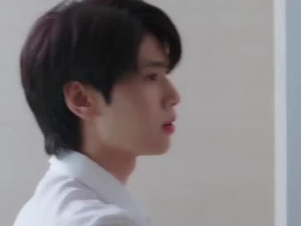 #星空下的恋人
#泰剧推荐
#skyinyourheart
#我的天极
#dunknatachai
#mek
睡梦中的Kuafah,看到最后又惊喜【不愧是兄弟,梦的类型都一样】😏😏😏