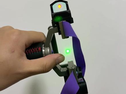 2000多的弹弓就一定打的更准吗?我百发百中信不信?高科技加持!全网首发评测:首款钢铁侠弹弓,改装左红点右激光瞄具!原创方案!#钢铁侠弹弓 #高科技弹弓 #弹弓#弓邪修 #弹弓测评
