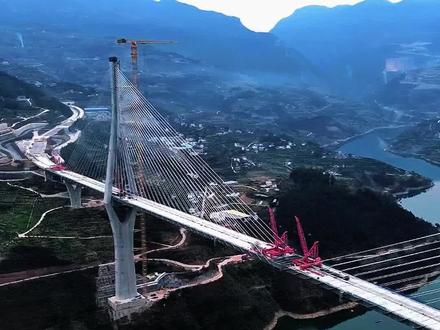 安来高速大溪河特大桥即将合拢。
#基建狂魔桥梁工程