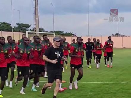 喀麦隆乱成一锅粥,惊现2名主帅和2套大名单参加非洲杯!#喀麦隆 #埃托奥 #马克布里斯 #非洲杯 #奥纳纳