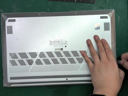 【俯拍视角】华硕无畏Pro15拆机清灰换硅脂 #华硕 #无畏pro15 ,型号是M6500R,拆机#清灰换硅脂
距离上一次清灰相隔一年半多一点,上次给这个漫社的师弟换了一条1T的固态硬盘,当时是499的价格,现在这条硬盘已经涨到了1099了,非常夸张。
#拆机教程 #解压视频