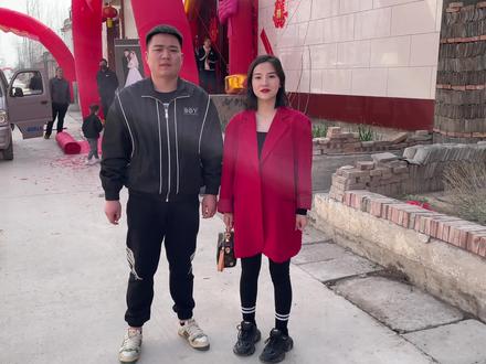 小舅子结婚当天夫妻俩人商量随大礼,看看随了多少大头花钱也开心 #日常vlog #农村习俗结婚 #婚礼当天