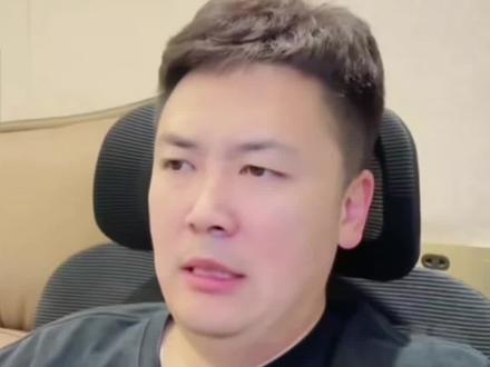 二龙较真性格堪比纪检委 #大叔家有4条龙 二龙遇事非常较真,纠正阿姨是书包不是袋子,大叔跟他一模一样。二龙唱父亲超级好听,大叔听到一定会感动哭#记录萌娃的破防瞬间 #一本正经的小孩哥 #大叔家二龙 #孩子搞笑段子