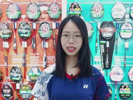 #羽毛球#羽毛球拍#尤尼克斯装备 天斧100zz和疾光NF800,你会怎么选择呢? @DOU+小助手