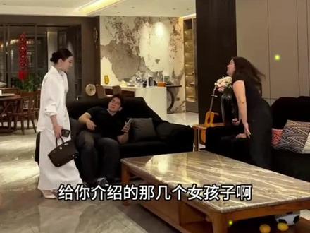 小浪总弟弟看的上两个,不知道选哪个纠结#抖音记录 #上热门🔥 @小清(记录美好生活)