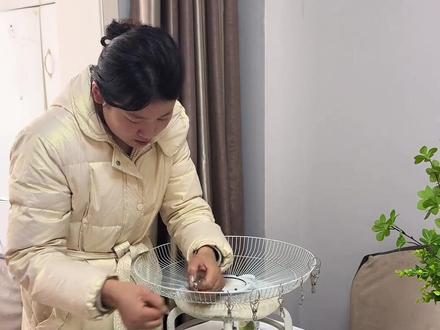 今天捡了一个别人不要的风扇罩子,用这个风扇罩子给它变废为宝,做一个家家户户都能需要的东西。#风扇防尘罩 #晾晒神器#风扇罩