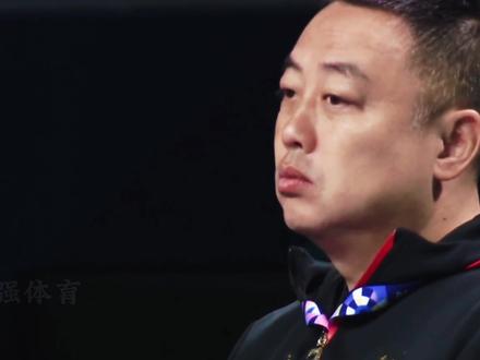 国乒黄金左手许昕下班回家争议,35岁真话比金牌动人,强者底色 全运会赛后,35 岁许昕因输球后笑谈 “下班回家” 引全网争议,被批 “不拼命”“态度敷衍”。可谁记得,他曾是替继科复仇、为樊振东挡聚光灯的暖心大哥?巴黎周期告别国际赛场、多年未系统训练,35 岁仍在赛场死磕王楚钦,双打赛场依旧是不可替代的 “左手魔王”。
“对不起家人和公司” 不是懈怠,而是运动员最真实的心声 —— 他们不是永远完美的神,而是缺席孩子成长的父亲、聚少离多的丈夫。三届奥运征程、无数世界冠军,十几年为国征战的功勋,不该因一场失利被抹杀。许昕的 “快乐乒乓” 从来不是吊儿郎当,而是重压下的坚守与真我。真正的强者,敢于上场更敢于做自己,这样的许昕,值得掌声与理解!#许昕 #马龙 #樊振东 #王楚钦 #刘国梁