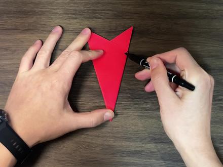 画两条弧线,剪个窗花 #剪纸 #手工 #窗花剪纸 #亲子手工