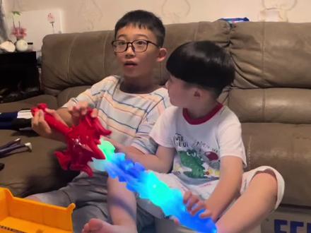 特利迦复合型态,新手上路 特利迦刚变身,能适应这个新形态吗???
#奥特曼 #奥特曼儿童动画片 #奥特曼打怪兽