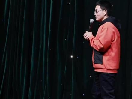 6.5 黄西脱口秀《DeepChat》
📍广西文化艺术中心
🔥博士级幽默|白宫喜剧人|AI 时代必看
💥“拷打” AI,爆笑诊疗时代焦虑
硅谷视角 + 中式幽默,拆解科技与生活
一本正经讲段子,笑着笑着就通透了
#南宁必看 #黄西 #DeepChat #南宁脱口秀 #广西文化艺术中心