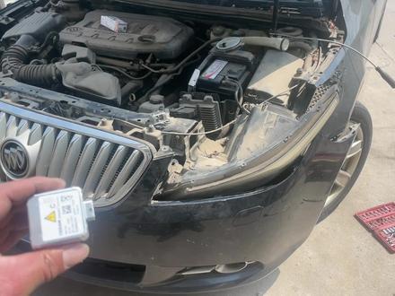 10君越更换疝气灯泡最好是拆前保险杠。