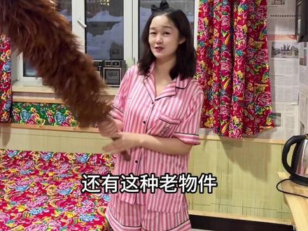 #这个冬天一定要去东北 #旅行推荐官 #雪乡 #民宿 沐雪家的大炕、要不要来跟我喝点小酒啊.每层楼的风格都不一样.还有都市白领风格哦