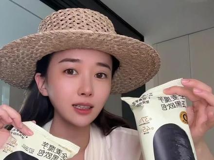 不是, 全麦的面包怎么都能做这么好吃啊!? #面包测评 #减脂期也能吃的面包 #面包控早餐吃什么 #低热量欧包