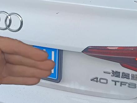 新款奥迪A4,挂倒挡显示屏黑屏,经过排查,原车不带倒车影像,故障点为加装的倒车影像协议盒也称解码器损坏,更换协议盒故障排除#凡事不要慌拍个抖音在说