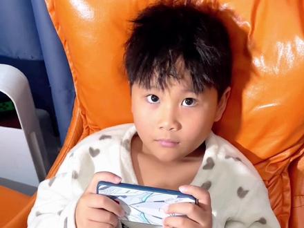 当广东幼崽学粤语 ~真是个小可爱😅#人类幼崽成长记 #萌娃 #萌娃搞笑日常 #萌娃的迷惑行为 #粤语